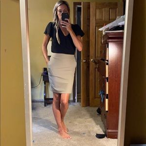 Express khaki skirt with pockets!